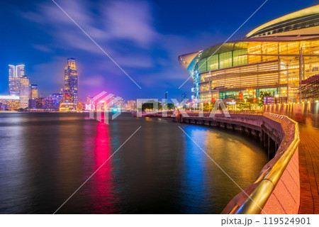 香港　　湾仔　プロムナードからの夜景 119524901