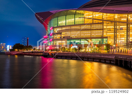 香港　　湾仔　プロムナードからの夜景 119524902