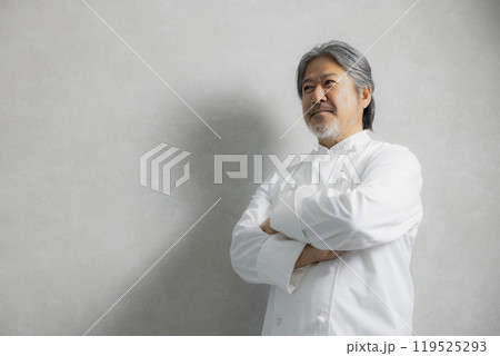 グレイヘアのシェフ 119525293
