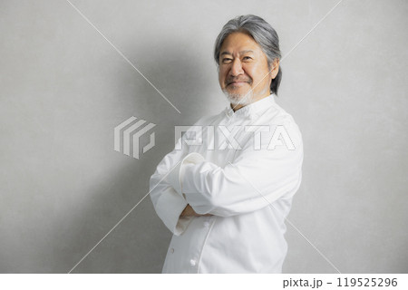 グレイヘアのシェフ 119525296