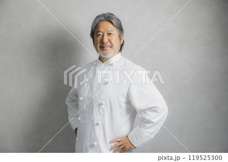 グレイヘアのシェフ 119525300
