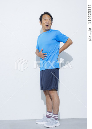 ダイエットに成功したミドル男性 119525552