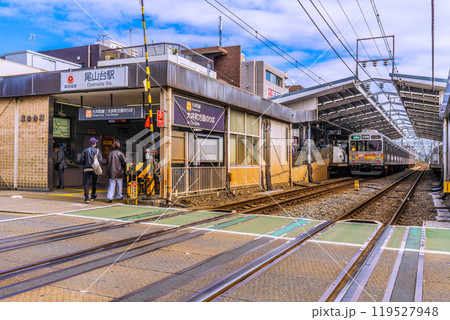 日本の東京都市景観　東急電鉄 大井町線 尾山台駅などを望む 119527948