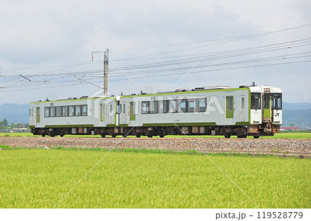 羽越本線 北余目ー余目 JR東日本 キハ100・110系 キハ110-212(新津) 羽越本線 北余目ー余目 JR東日本 キハ100・110系 キハ110-212(新津) 119528779