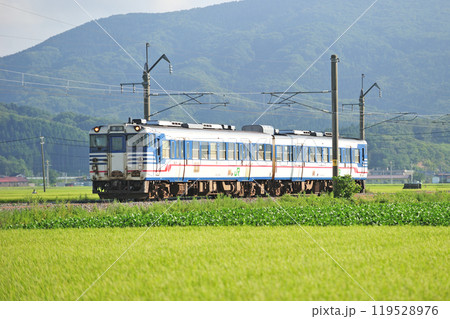 羽越本線 羽前水沢ー羽前大山 JR東日本 キハ47系 キハ47-1512(新津) 羽越本線 羽前水沢ー羽前大山 JR東日本 キハ47系 キハ47-1512(新津) 119528976