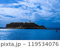 初秋の江の島に浮かぶウィンドサーフイン 119534076