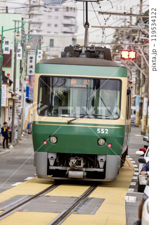 江ノ電 腰越の路面区間 119534122