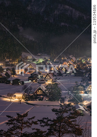冬の白川郷が美しい 119534866