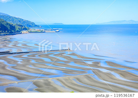 秋の干潮時の御輿来海岸 熊本県宇土市 秋の干潮時の御輿来海岸 熊本県宇土市 119536167