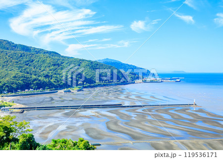 秋の干潮時の御輿来海岸　熊本県宇土市 119536171