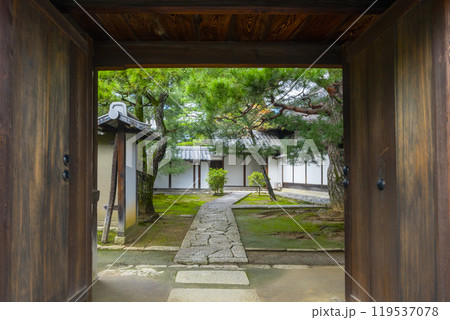 妙心寺　小方丈の門（京都市右京区花園） 119537078