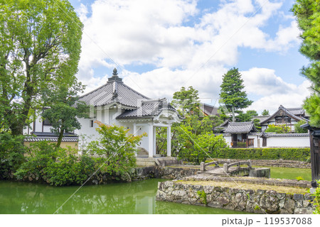 妙心寺　宝蔵と蓮池（京都市右京区花園） 119537088