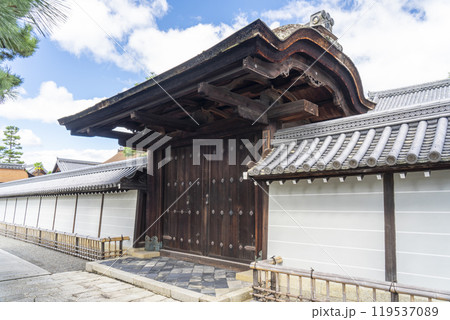 妙心寺　開山堂唐門（京都市右京区花園） 119537089