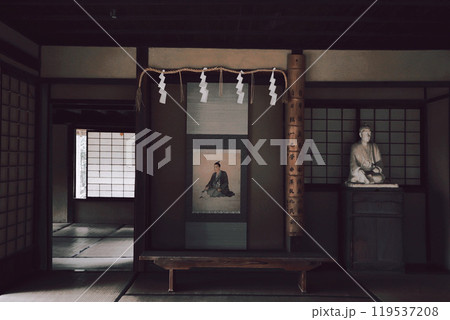 山口県萩市:松陰神社の静寂 119537208