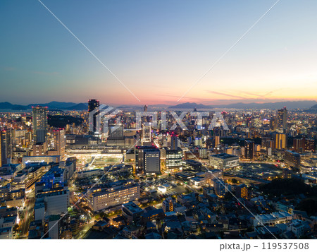 広島駅周辺の夜景街並み02 119537508