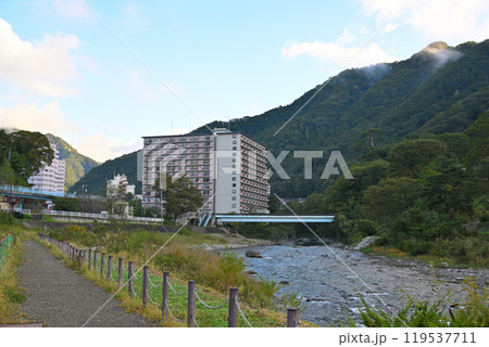 初秋の利根川 みなかみ水紀行館付近の風景 初秋の利根川 みなかみ水紀行館付近の風景 119537711