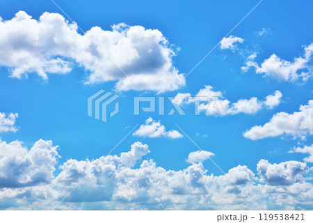 夏の青空と雲 119538421