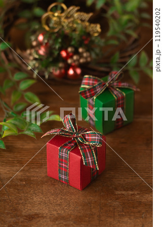 小さくて可愛いクリスマスプレゼント 119540202