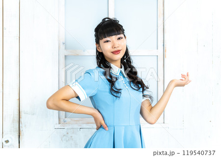 昭和レトロファッションの女性 昭和レトロファッションの女性 119540737