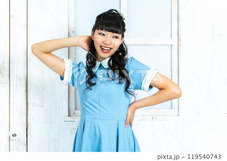 昭和レトロファッションの女性 昭和レトロファッションの女性 119540743