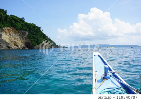 船首と海と島 119540787