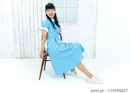 昭和レトロファッションの女性 昭和レトロファッションの女性 119540827