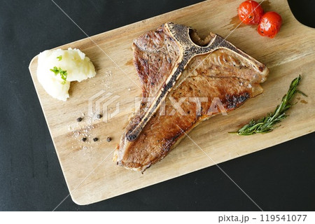 Tボーンステーキ 119541077