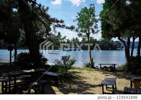 夏の天橋立　綺麗な阿蘇海の波打ち際の渡場跡からの風景 119541806