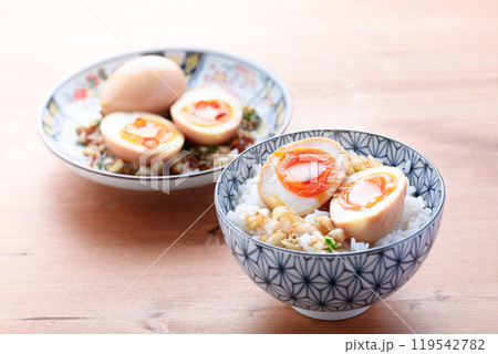 熱々のご飯にのせた麻薬たまご 熱々のご飯にのせた麻薬たまご 119542782