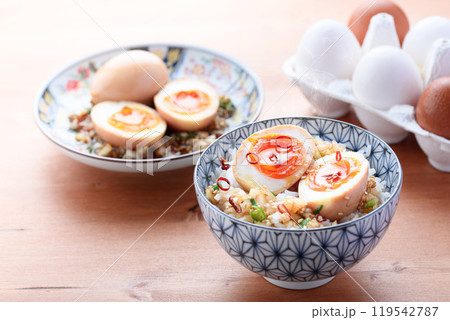 熱々のご飯にのせた麻薬たまご 熱々のご飯にのせた麻薬たまご 119542787