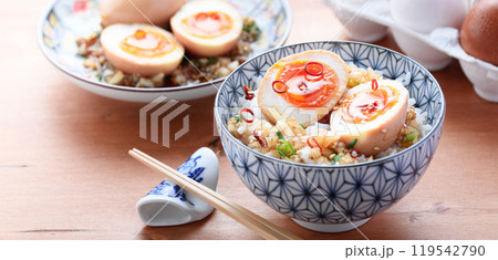 熱々のご飯にのせた麻薬たまご 119542790