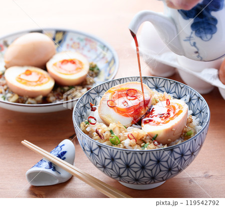 熱々のご飯にのせた麻薬たまご 119542792