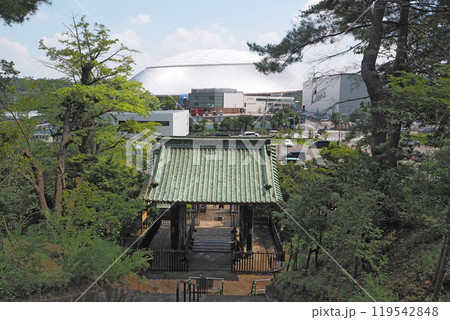 狭山不動尊  台徳院(徳川秀忠)霊廟の勅額門【埼玉県所沢市】 119542848