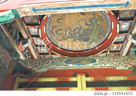狭山不動尊  台徳院(徳川秀忠)霊廟の御成門【埼玉県所沢市】 119542853