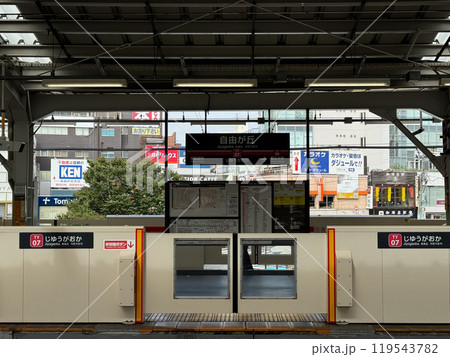 自由が丘駅 119543782