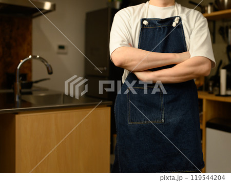 エプロンを付けた男性ポートレイト エプロンを付けた男性ポートレイト 119544204
