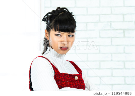 怒る女性 怒る女性 119544999