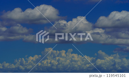 ブルースカイ　二種類の雲 119545101