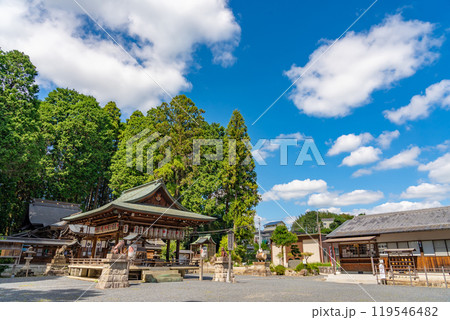 滋賀県甲賀市信楽町の紫香楽一宮である新宮神社の境内 119546482