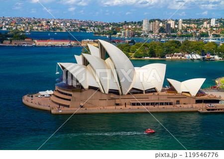 オーストラリア ニューサウスウェールズ州シドニー 世界遺産のオペラハウスをハーバーブリッジから望む オーストラリア ニューサウスウェールズ州シドニー 世界遺産のオペラハウスをハーバーブリッジから望む 119546776