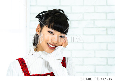 幸せな表情の女性 幸せな表情の女性 119546945