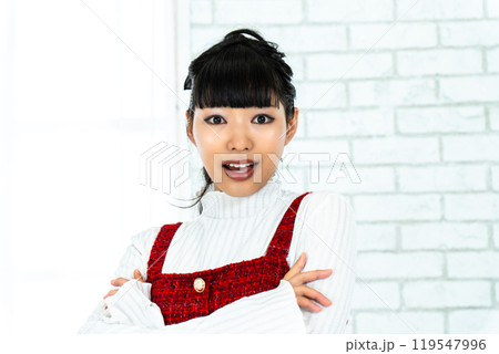 焦燥感を感じる女性 焦燥感を感じる女性 119547996