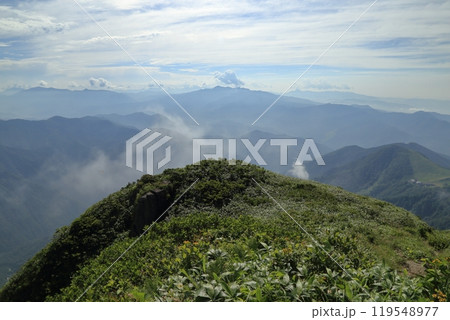 夏の谷川岳の風景 ( 西黒尾根 ) 夏の谷川岳の風景 ( 西黒尾根 ) 119548977