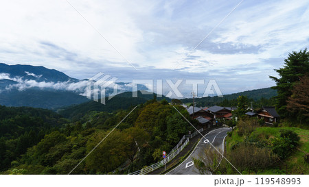 岐阜県/旧中山道「馬籠見晴台・上陣場」から見下ろす馬籠宿【木曽路】 岐阜県/旧中山道「馬籠見晴台・上陣場」から見下ろす馬籠宿【木曽路】 119548993