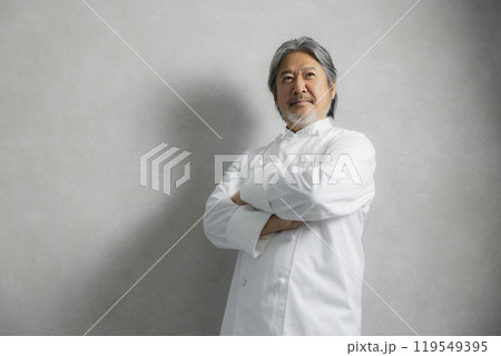 グレイヘアのシェフ　 119549395