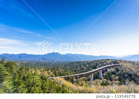 秋晴れの三国峠　松見大橋　国道273号線　北海道上士幌町 119549778