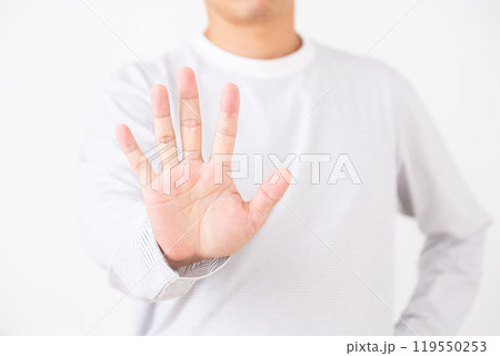 ミドル男性の手のひら 119550253