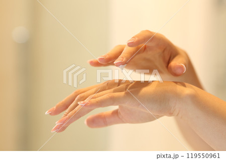 Woman hands applying moisturizer cream in the bathroom 119550961
