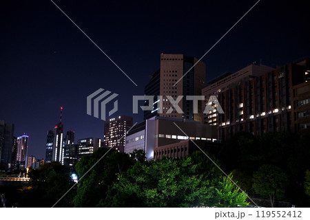 夜の御茶ノ水駅前の風景 夜の御茶ノ水駅前の風景 119552412