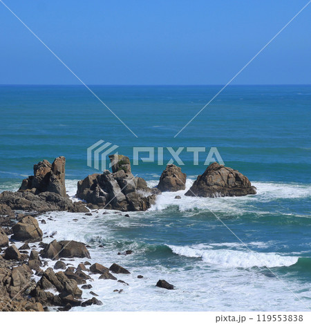 Rocks and Turquoise water in Punakaiki, New Zealand. 119553838